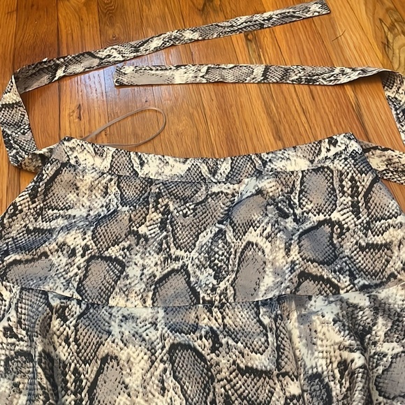 Glam Small Snakeskin Skirt with Tie - Picture 3 of 8
